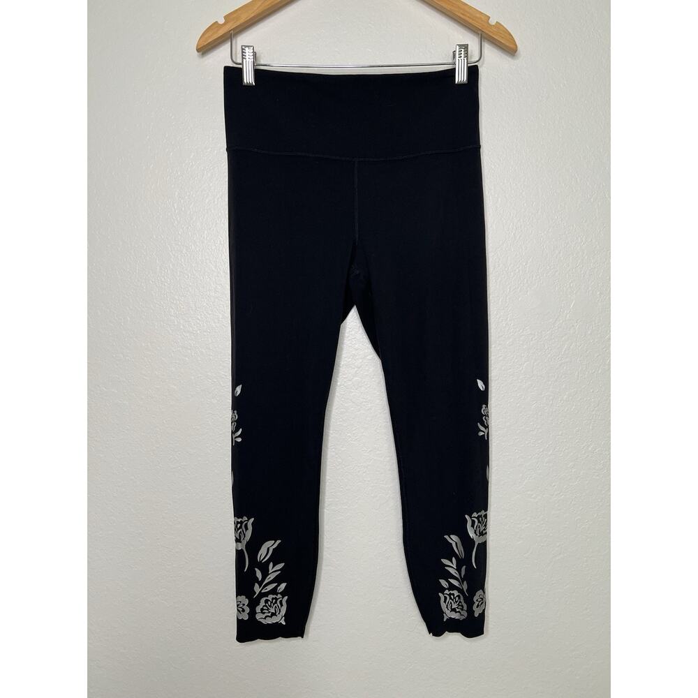 Athleta Floral Eyelet Black Elation Legging Scalloped Hem Size Medium